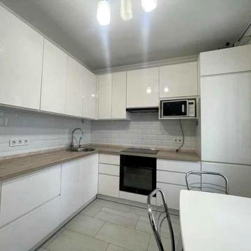 Бориса Гмирі вул., 18