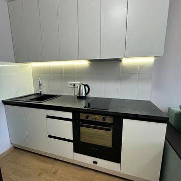 Магістральна вул., 33