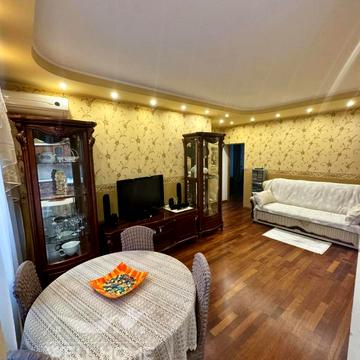 Єреванська вул., 13