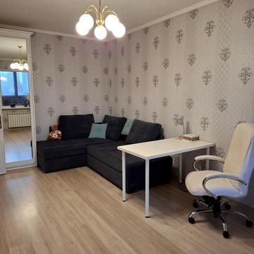 Підгірна вул., 12