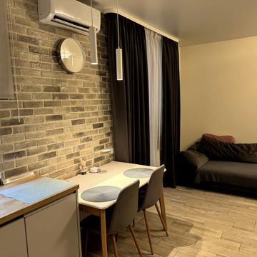 Академіка Лебедєва вул., 1/7