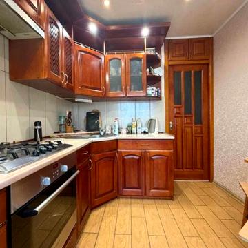 Терещенківська вул. (Червоного Козацтва), 4