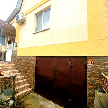 Центральна, 1