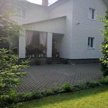 Центральна вул.