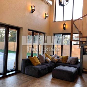 Академічна вул., 1