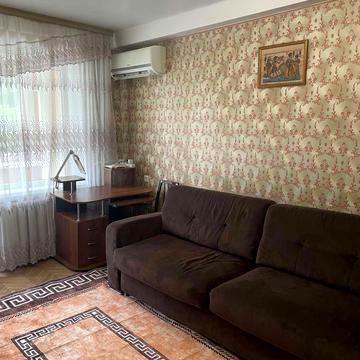 Петра Ніщинського вул., 10