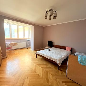 Старицького вул., 20/4