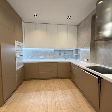 Валерія Лобановського просп. (Червонозоряний), 4-Б