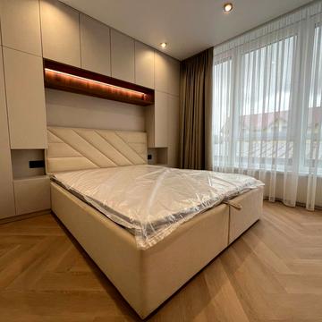 Героїв Миколаєва вул., (Будинок 6)