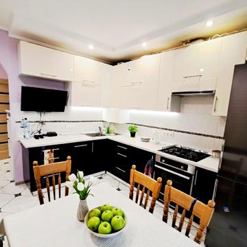 Академіка Лебедєва вул., 1/5