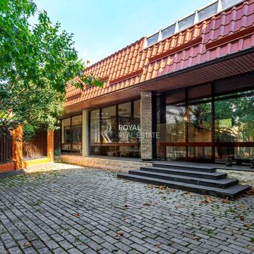 Редутна вул., 10