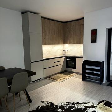 Нововокзальна вул., (Будинок)