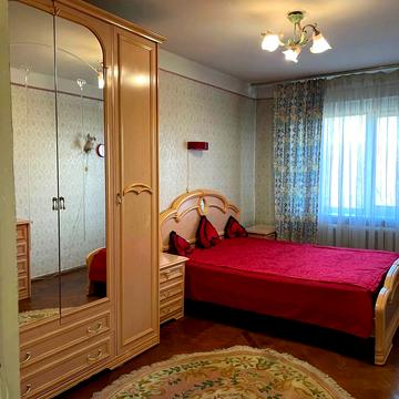 Мілютенка вул., 28