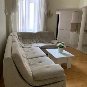 Велика Васильківська вул. (Червоноармійська), 25