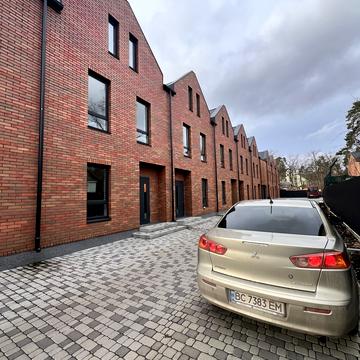 Яснополянська вул.