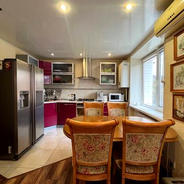 Олександра Бідного вул., 1