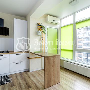 Петрівська вул., 1-Б