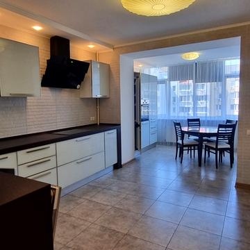 Добровольців вул. (Маршала Говорова), 8а