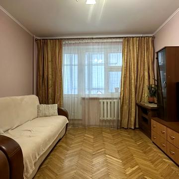 Олександра Довженка вул., 10