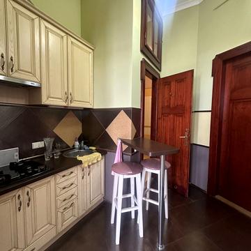 Князя Романа вул. (), 4