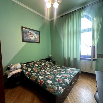 Князя Романа вул. (), 4