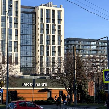 Вячеслава Чорновола просп. (), 45