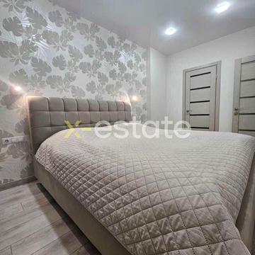 Набережна Перемоги вул., 42