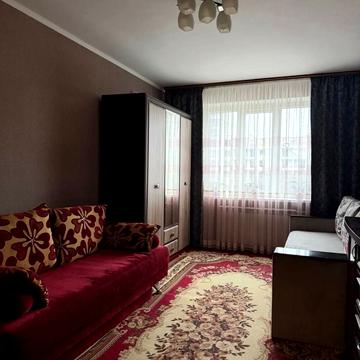 Захисників України вул., 8