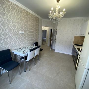 Академіка Сахарова вул., 36