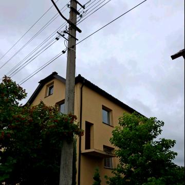 Весняна вул.