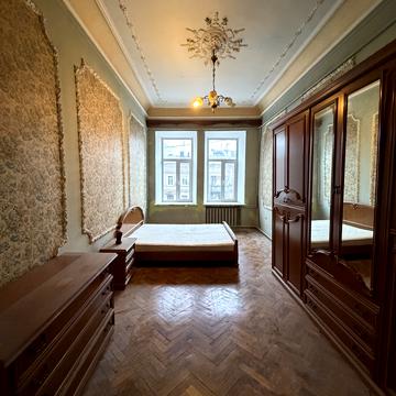 Базарна вул., 27