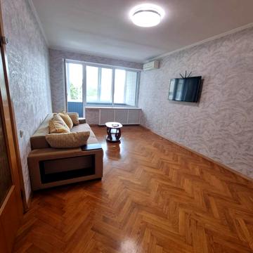 Михайла Омеляновича-Павленка вул. (Суворова), 11