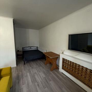 Олександра Поля просп. (Кірова), 98-В