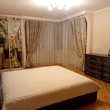 Миколи Бажана просп., 12