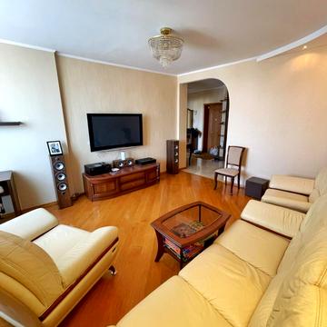 Дніпровська набережна вул., 23