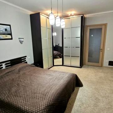 Федора Ернста вул., 6