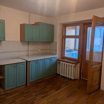 Академіка Євгена Лазаренка вул., 3