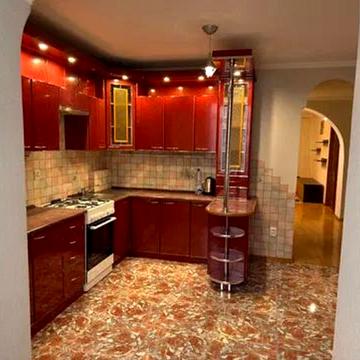 Тролейбусна вул., 14