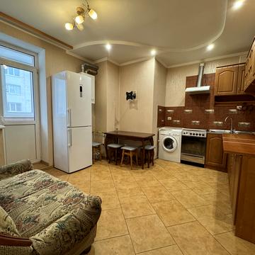 Боголюбова вул., 8