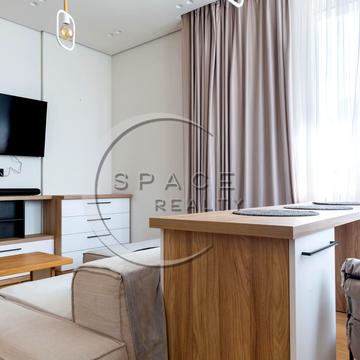 Жилянська вул., (Будинок 1)