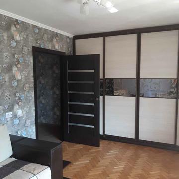 Євгена Патона вул., 15