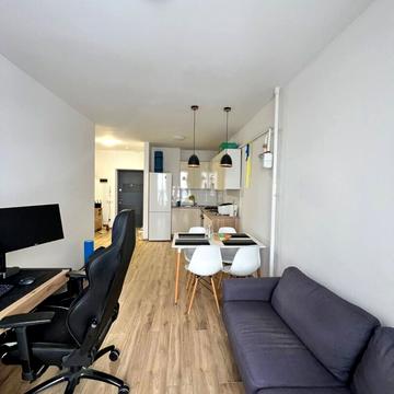 Володимира Великого вул. (Артема), 10-Б