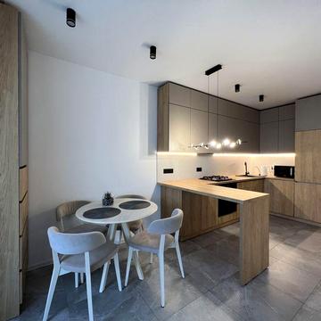 Залізнична вул., 13