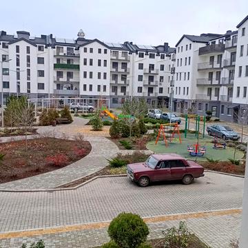 Академіка Сахарова вул., (Будинок 1)