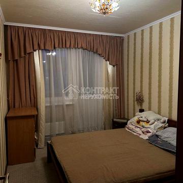 Метробудівників вул., 42