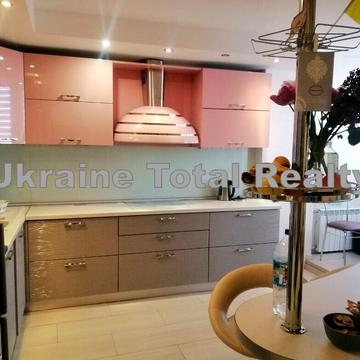 Печерська вул., 2