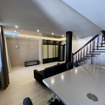 Володимира Івасюка вул., 7