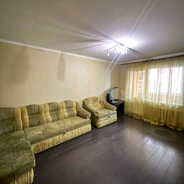 Володимира Момота вул., 40