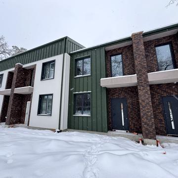 Варшавська вул.