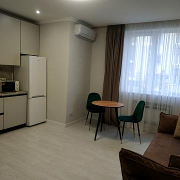 Юнацька вул., (Будинок Smart 8)